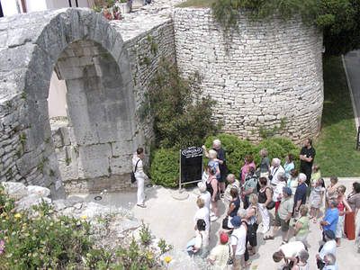 Koja je to najvea masa turista koju Hrvatska moe podnijeti prometno, trino i ekoloki?