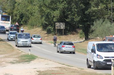 Biciklistika i pjeaka staza izmeu Funtane i Vrsara - kvrgava i puna rupa