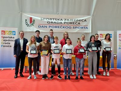 Perspektivni sportai s gradonaelnikom (Petra Belevi je trea slijeva)