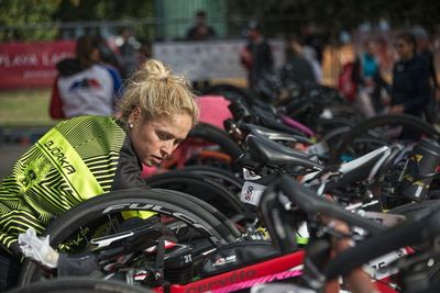 Utrka se sastoji od 1.5 km plivanja, 40 km bicikliranja i 10 km tranja